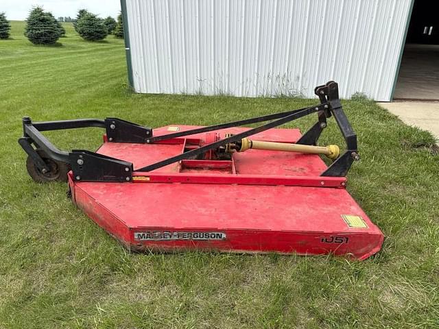 Image of Massey Ferguson 1051 equipment image 1