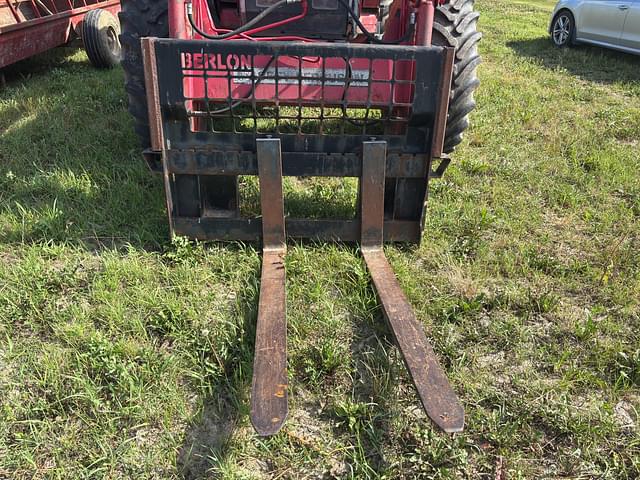 Image of Massey Ferguson 8150 equipment image 2