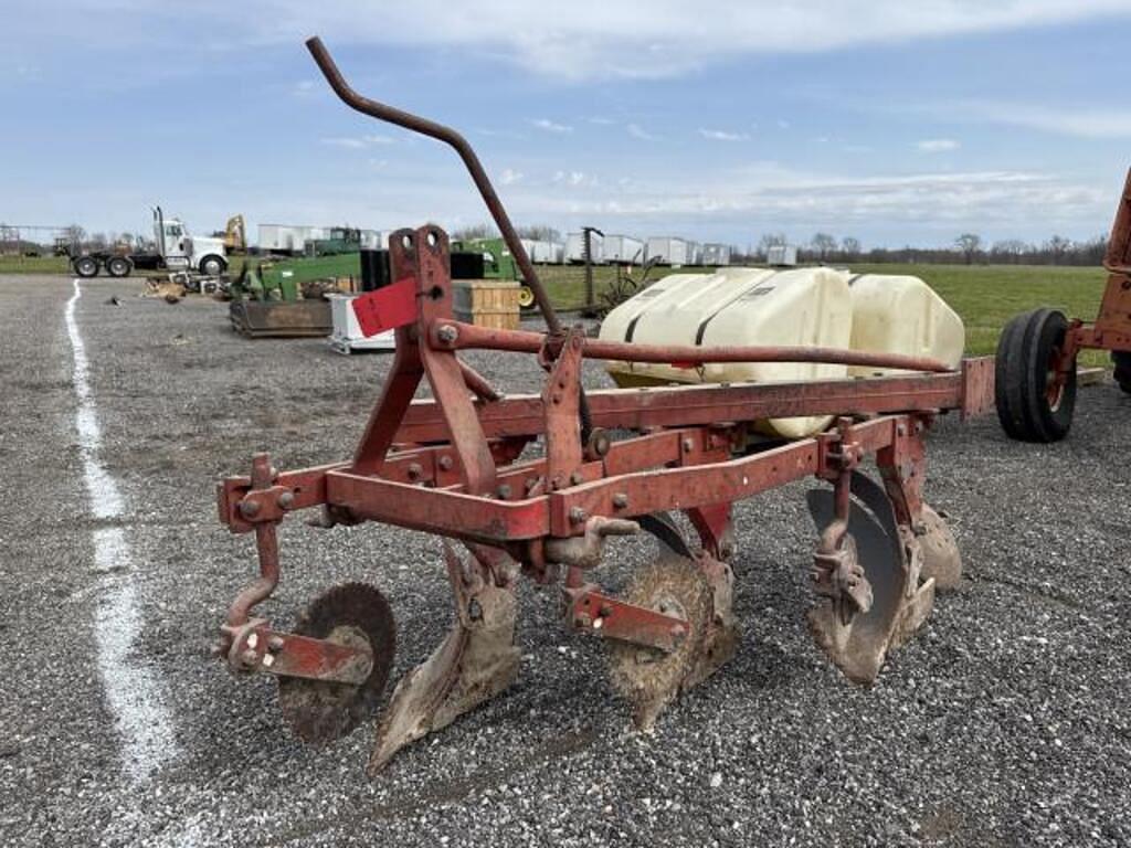 Image of Massey Ferguson 82 Primary image