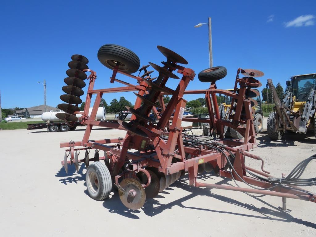 Image of Massey Ferguson 820 Primary image