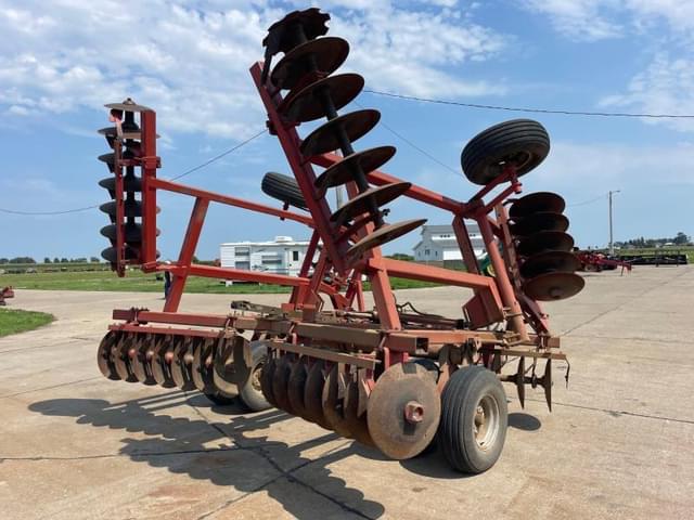 Image of Massey Ferguson 820 equipment image 4