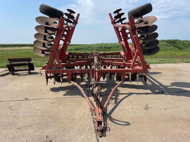Image of Massey Ferguson 820 equipment image 1