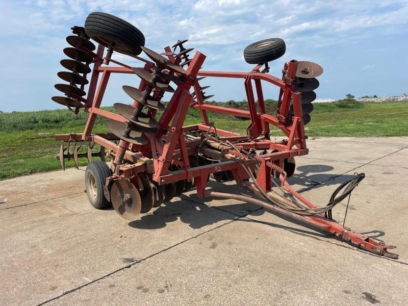 Image of Massey Ferguson 820 Primary image