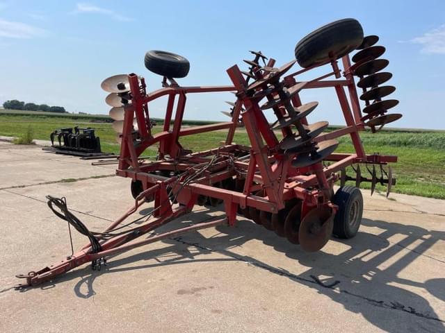 Image of Massey Ferguson 820 equipment image 2