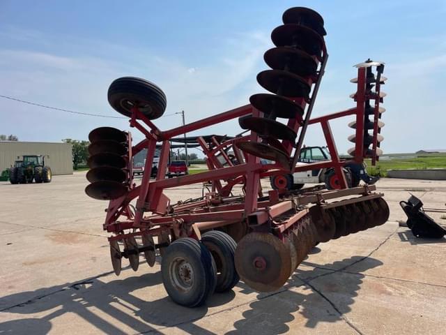 Image of Massey Ferguson 820 equipment image 3