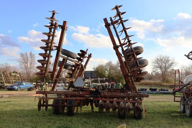 Image of Massey Ferguson 820 equipment image 3