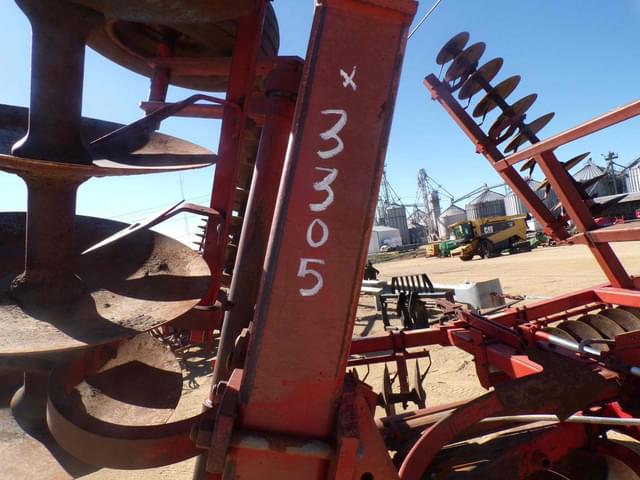 Image of Massey Ferguson 820 equipment image 1