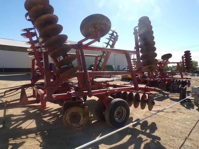 Image of Massey Ferguson 820 equipment image 3