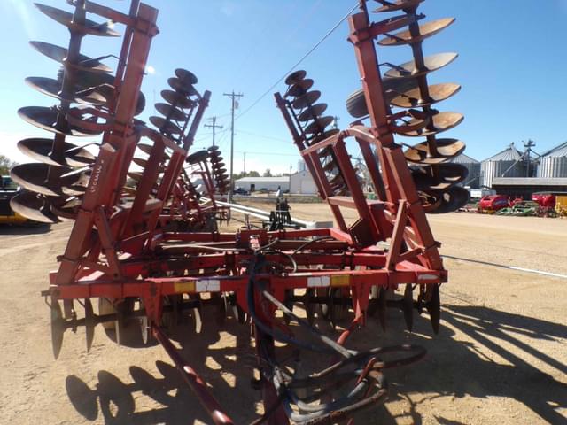 Image of Massey Ferguson 820 equipment image 2