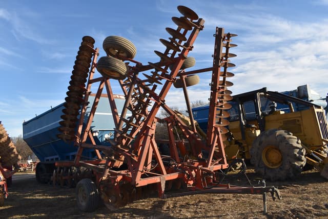 Image of Massey Ferguson 820 equipment image 3