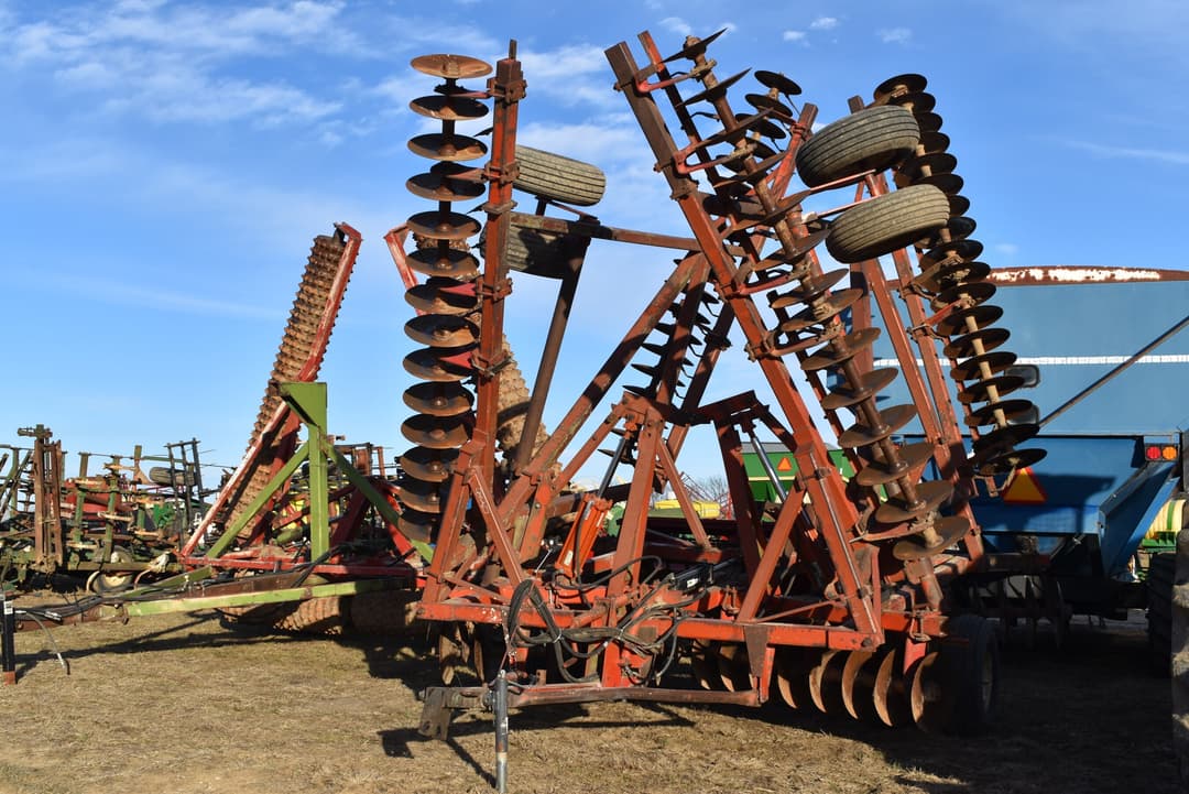 Image of Massey Ferguson 820 Primary image