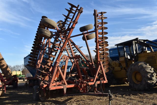Image of Massey Ferguson 820 equipment image 2