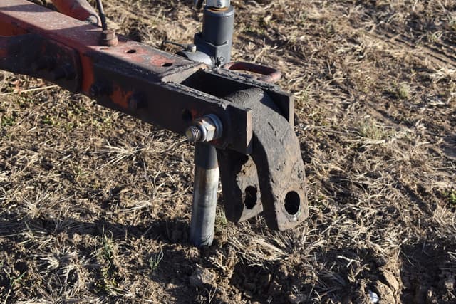 Image of Massey Ferguson 820 equipment image 4