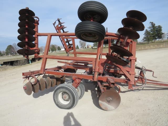 Image of Massey Ferguson 820 equipment image 1