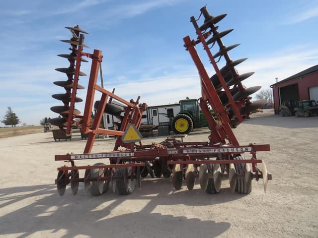 Image of Massey Ferguson 820 equipment image 3