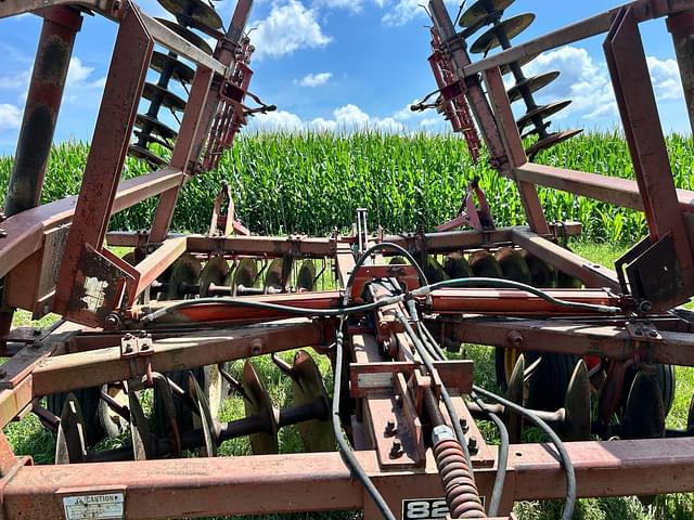 Image of Massey Ferguson 820 equipment image 4