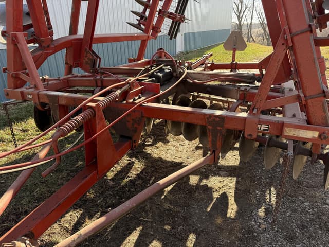 Image of Massey Ferguson 820 equipment image 4