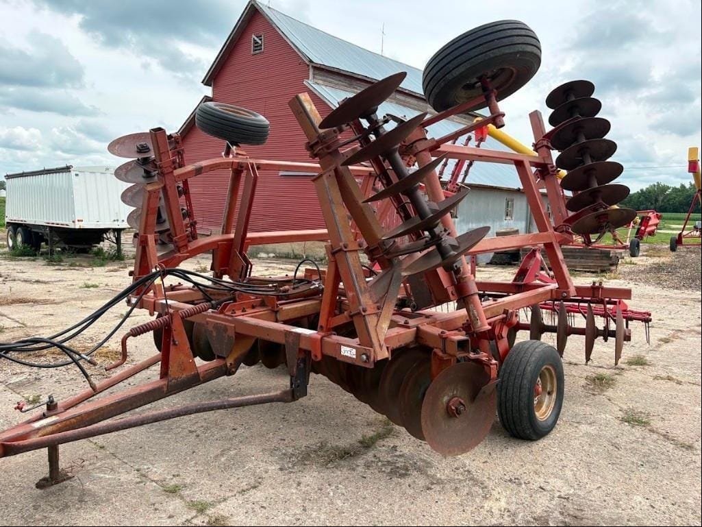 Massey Ferguson 820 Equipment Image0
