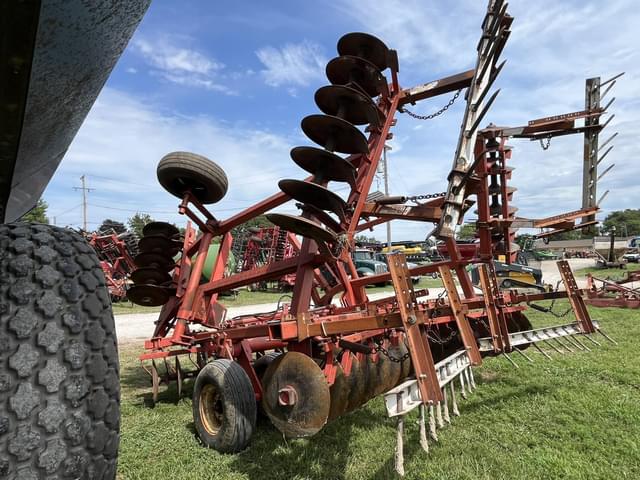 Image of Massey Ferguson 820 equipment image 4
