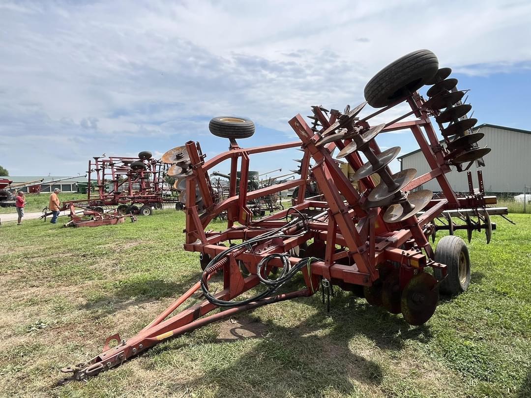 Image of Massey Ferguson 820 Primary image