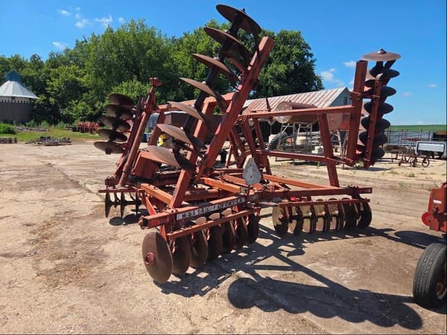 Image of Massey Ferguson 820 equipment image 2