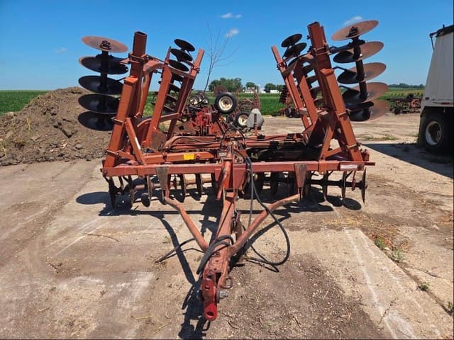 Image of Massey Ferguson 820 equipment image 3