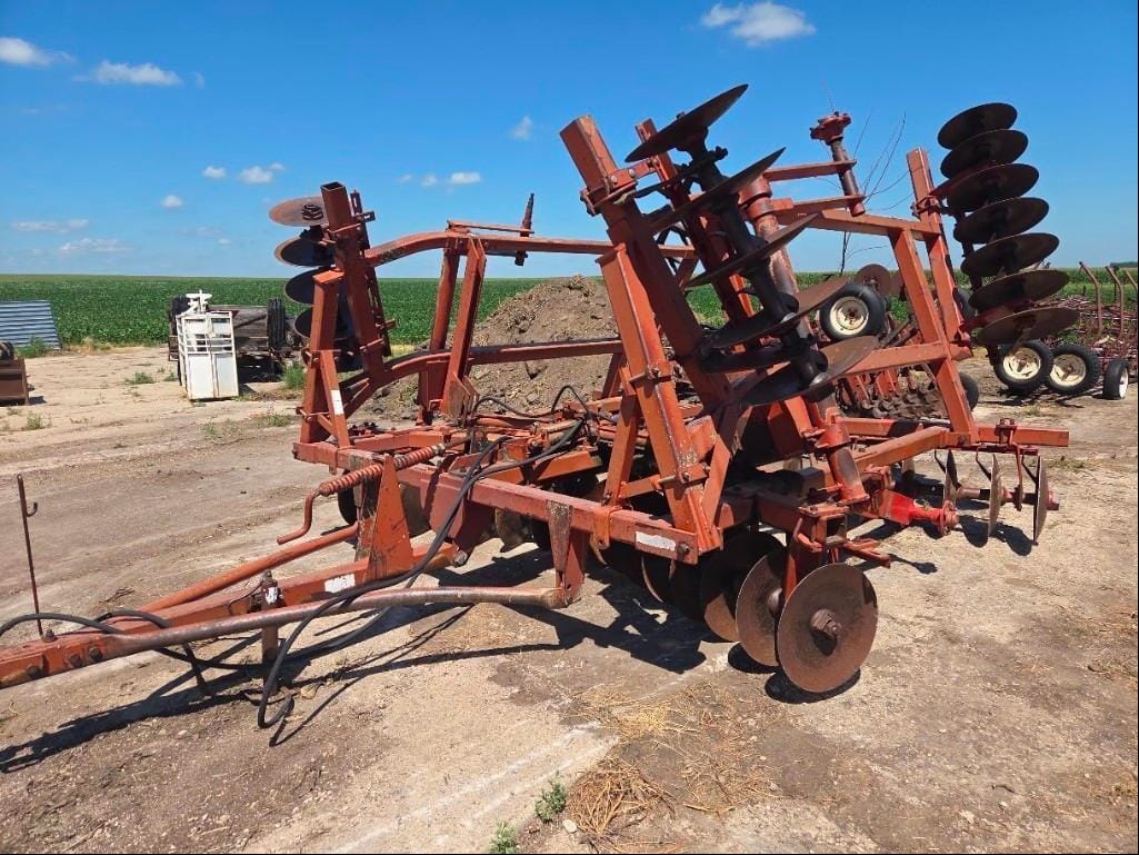 Massey Ferguson 820 Equipment Image0