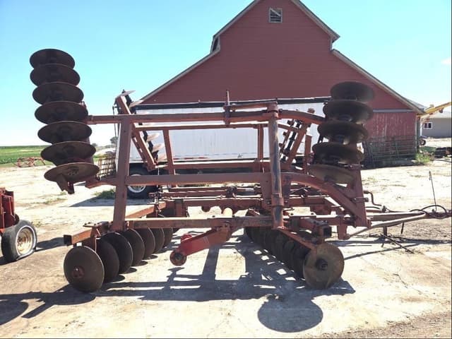 Image of Massey Ferguson 820 equipment image 4