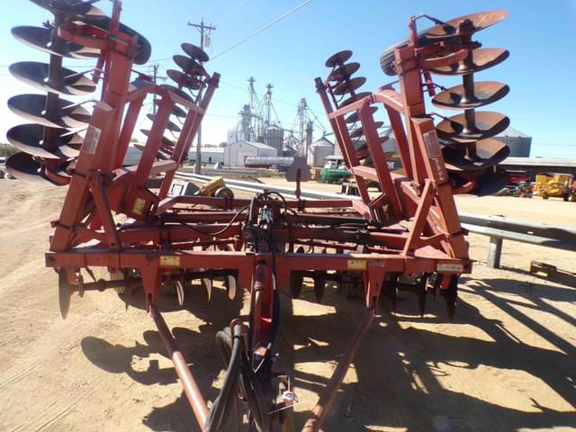 Image of Massey Ferguson 820 equipment image 2