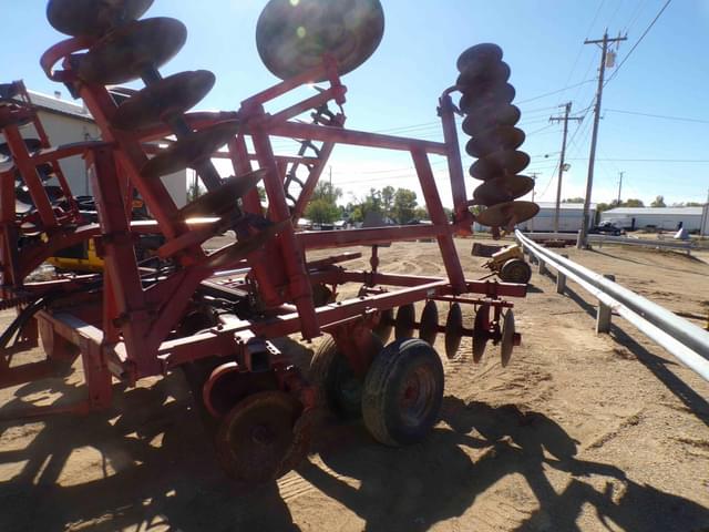 Image of Massey Ferguson 820 equipment image 3