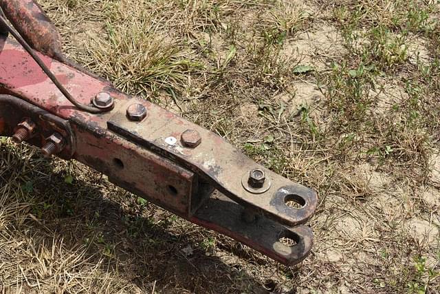 Image of Massey Ferguson 820 equipment image 3