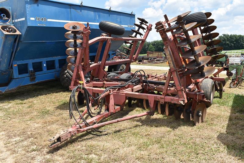 Image of Massey Ferguson 820 Primary image