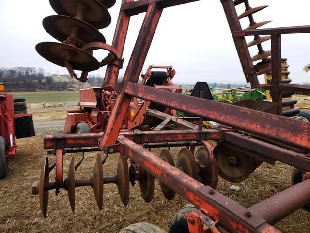 Image of Massey Ferguson 820 equipment image 4