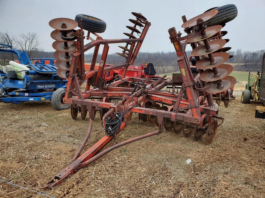 Image of Massey Ferguson 820 Primary image