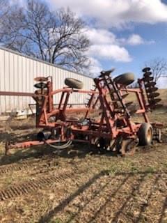 Image of Massey Ferguson 820 Primary image