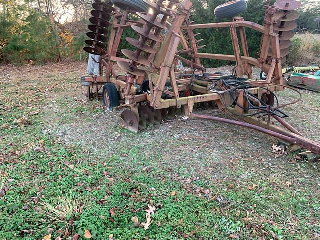 Image of Massey Ferguson 820 equipment image 4