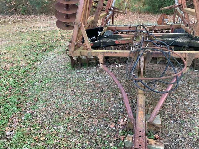 Image of Massey Ferguson 820 equipment image 3