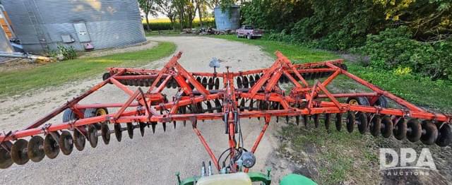 Image of Massey Ferguson 820 equipment image 2