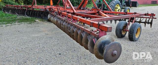 Image of Massey Ferguson 820 equipment image 4