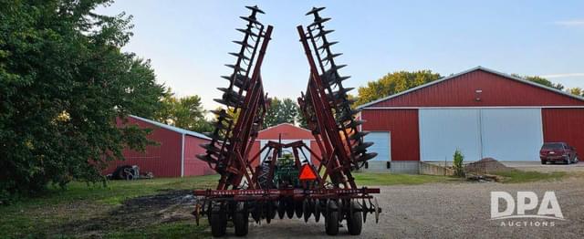 Image of Massey Ferguson 820 equipment image 1