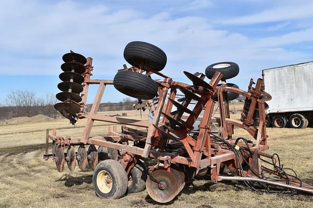 Image of Massey Ferguson 820 equipment image 3