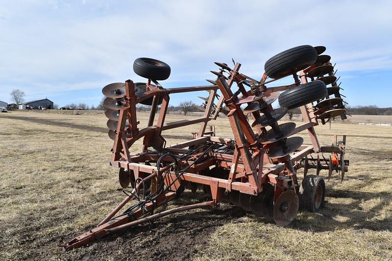 Image of Massey Ferguson 820 Primary image