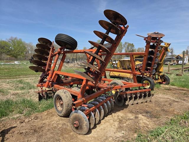 Image of Massey Ferguson 820 equipment image 4