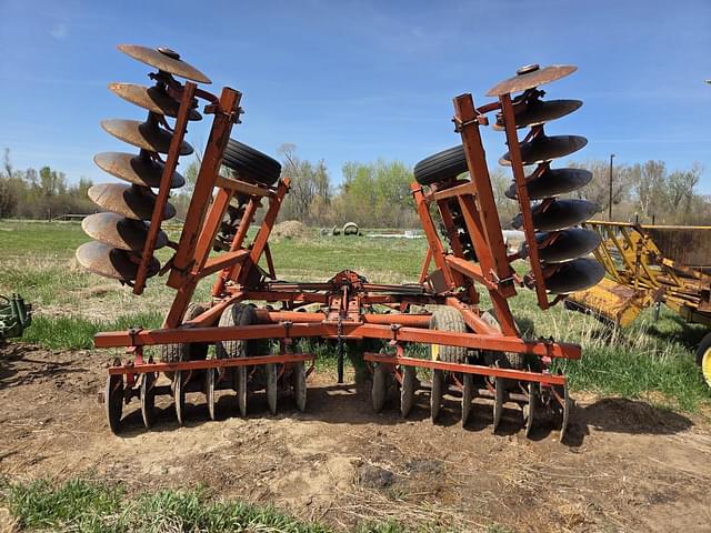 Image of Massey Ferguson 820 equipment image 3