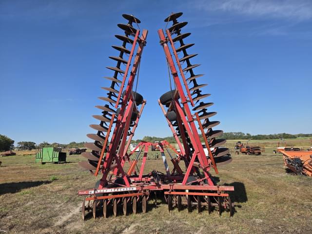 Image of Massey Ferguson 820 equipment image 4