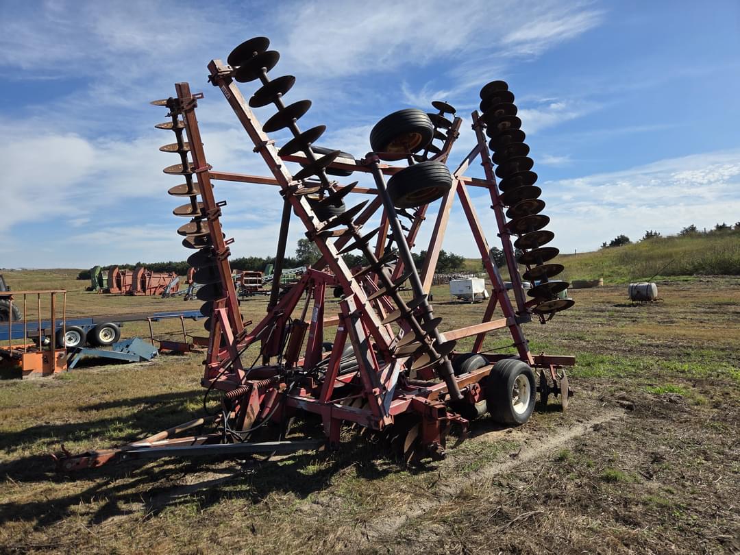Image of Massey Ferguson 820 Primary image