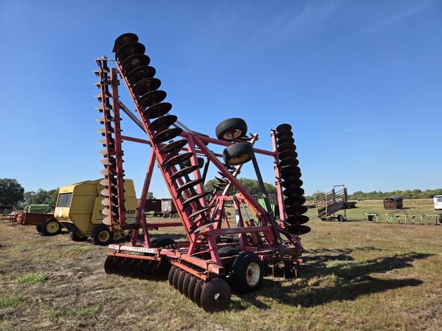Image of Massey Ferguson 820 equipment image 3
