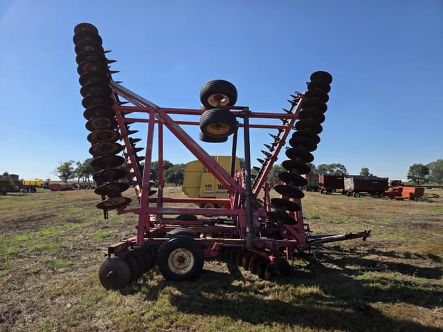 Image of Massey Ferguson 820 equipment image 2