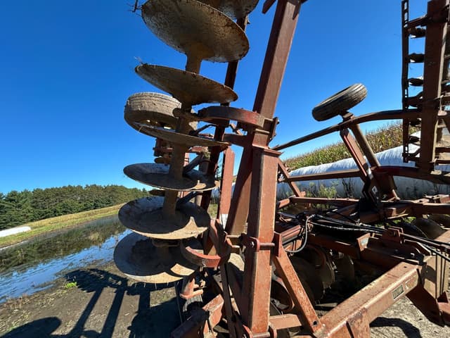 Image of Massey Ferguson 820 equipment image 3
