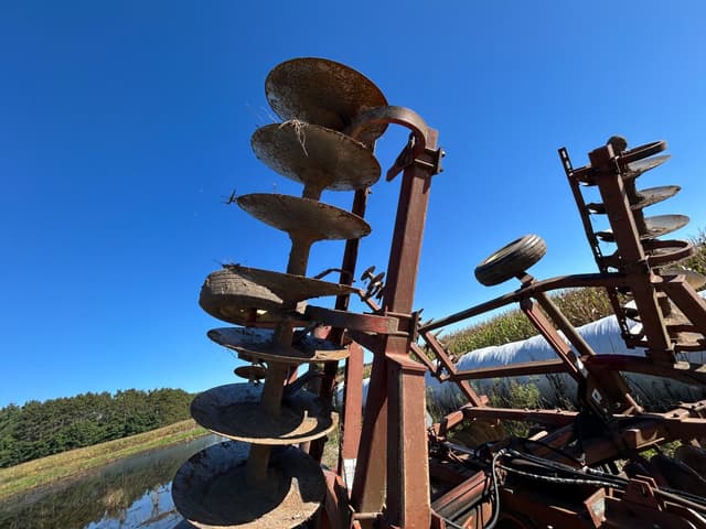 Image of Massey Ferguson 820 equipment image 4